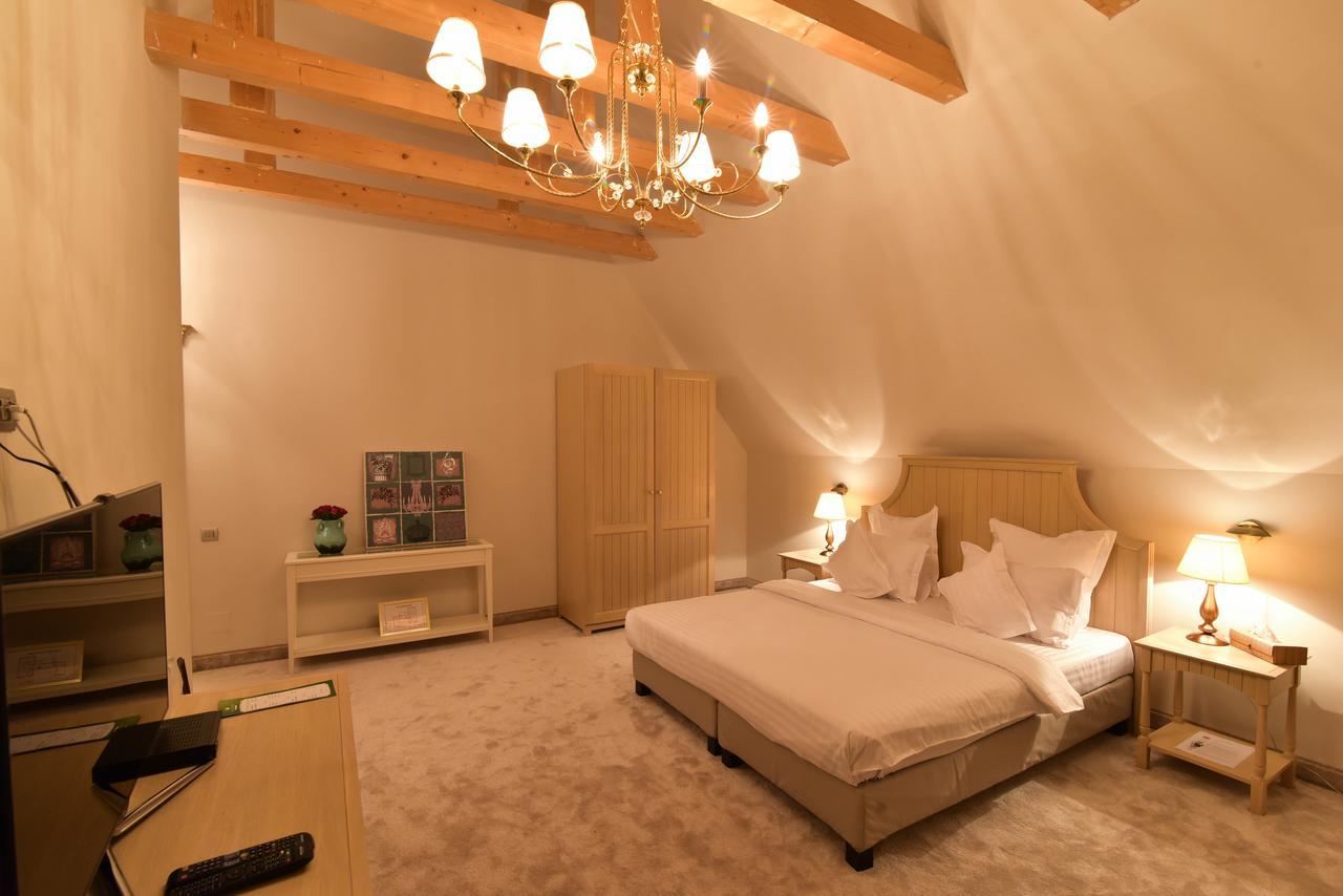 פלוייסטי Lacul Verde Resort מראה חיצוני תמונה