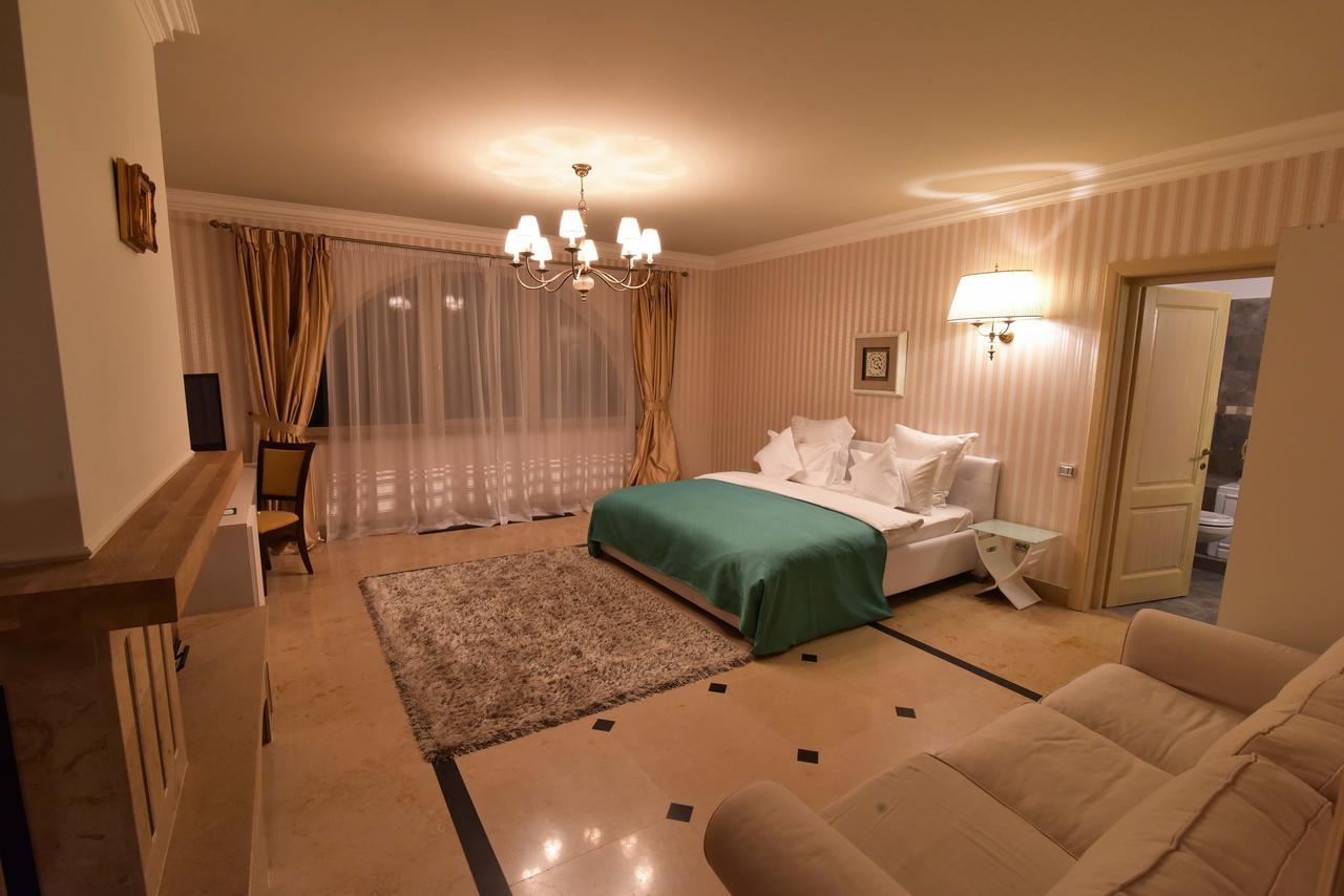 פלוייסטי Lacul Verde Resort מראה חיצוני תמונה