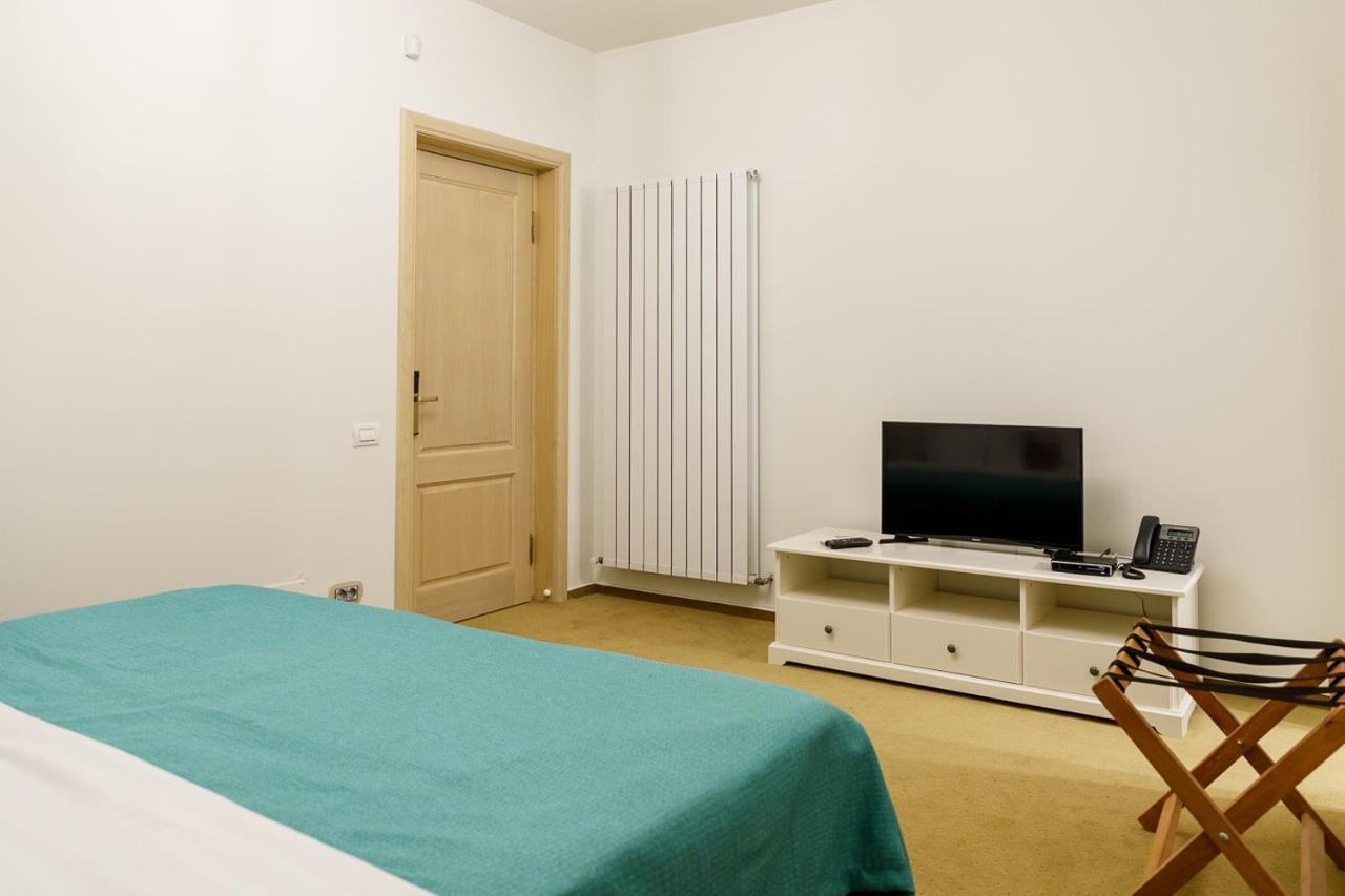 פלוייסטי Lacul Verde Resort מראה חיצוני תמונה